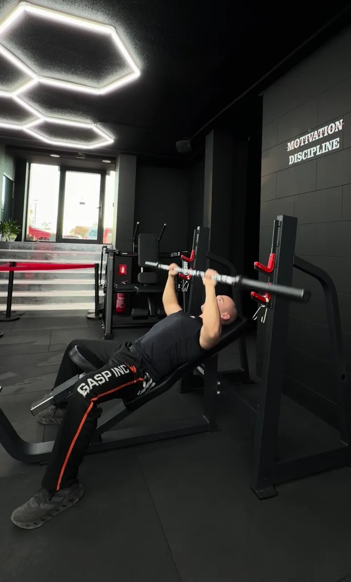 Incline chest bench