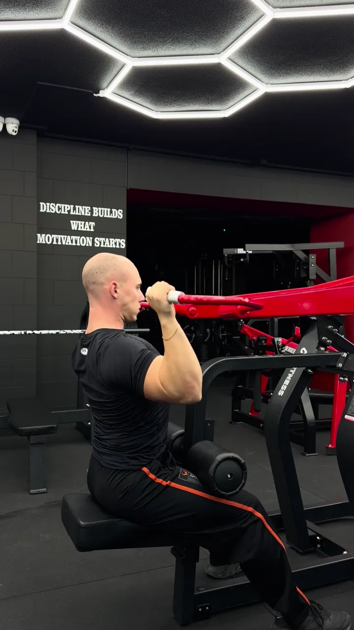 Lat pull machine