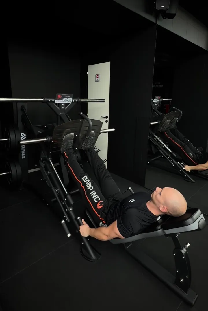 Linear leg press
