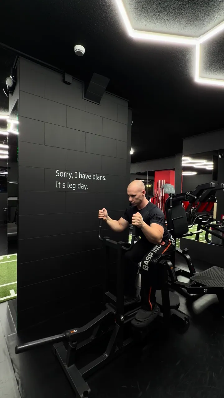 Pendulum squat