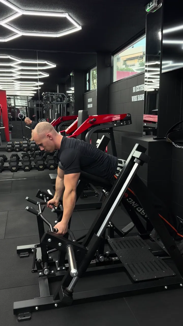 Prone back pull trainer